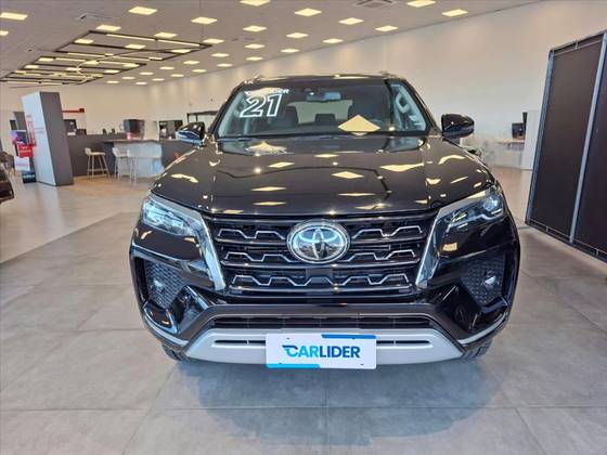 TOYOTA HILUX SW4 2.8 D-4D TURBO DIESEL SRX 4X4 AUTOMÁTICO